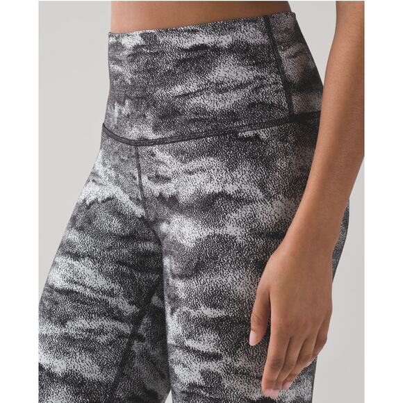 Lululemon Wunder Under High Rise Luon Hazy Days Black White 4 Gym Travel Workout - Picture 1 of 9